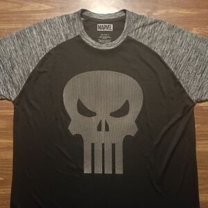 PUNISHER T-SHIRT - XL // Marvel Comics Sporty Skull Tee Shirt